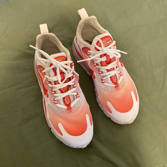 Red and white nike 270 reacts - Picture 2 of 3